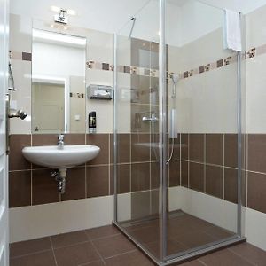 Deluxe Suite met Twee Slaapkamers en een Queen Size Bed